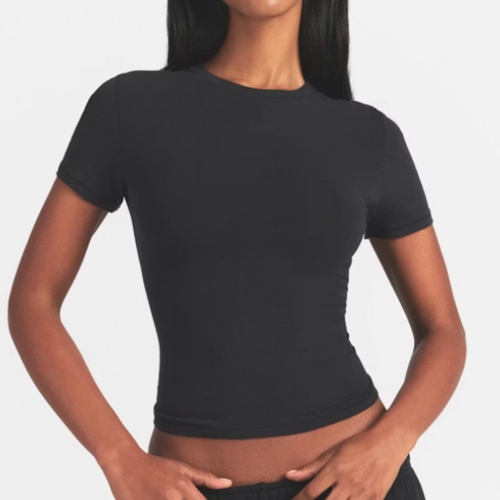 NWT SKIMS Cotton Jersey T-Shirt Medium in Black